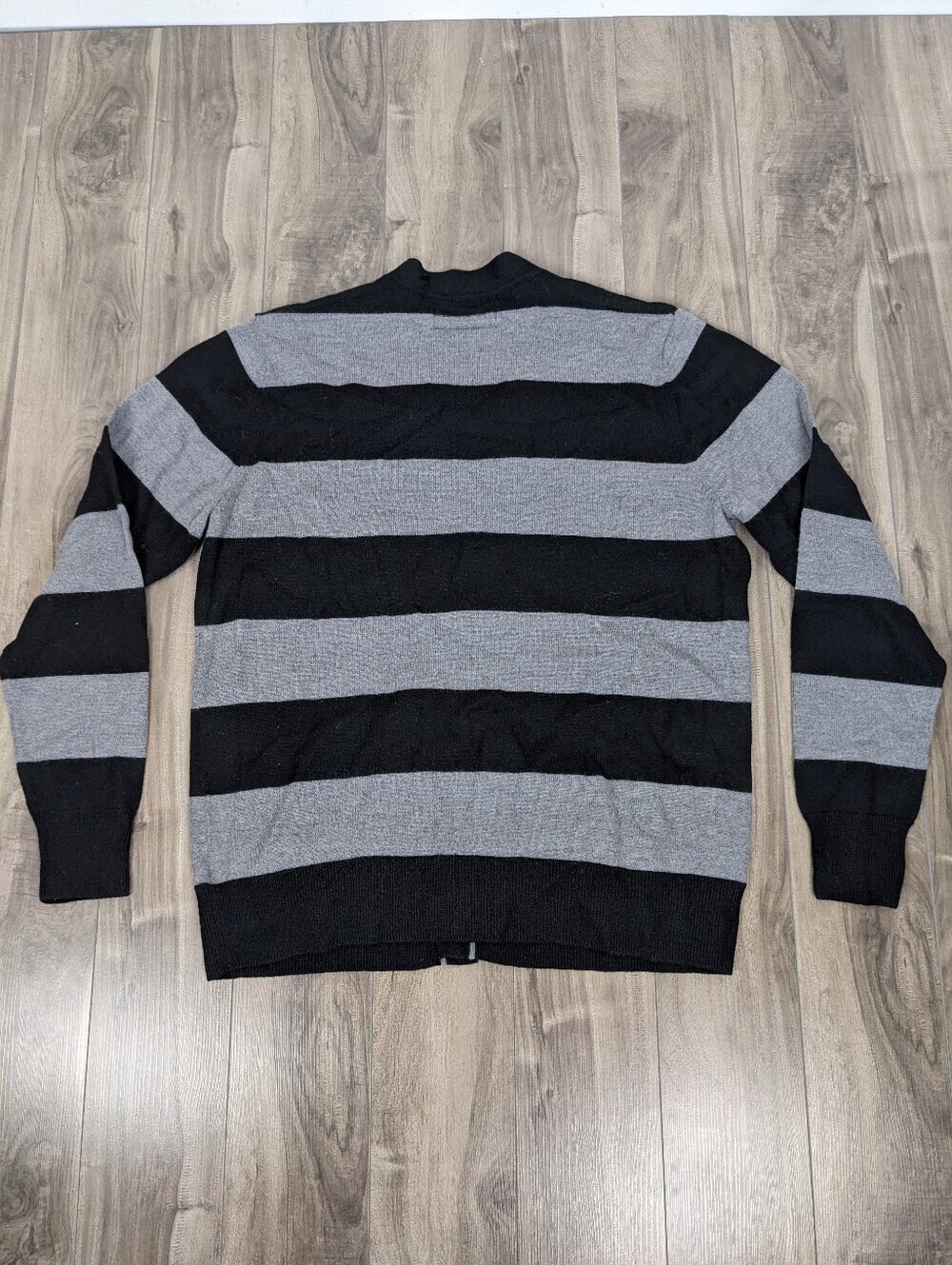 Club Monaco Men's Cardigan Size XL Grey Black Striped 100% merino wool - Picture 8 of 9